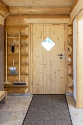 Flur mit Eingangstüre