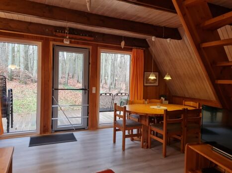 Esszimmer mit Blick Richtung Terrasse