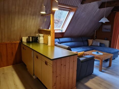 Küche mit Blick Richtung Wohnzimmer