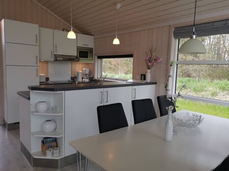 Küche mit Essbereich