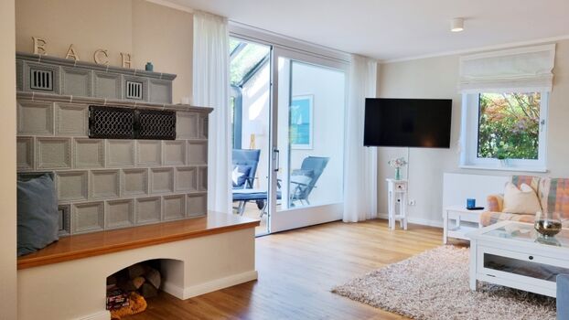 großer Kaminofen im Wohnbereich