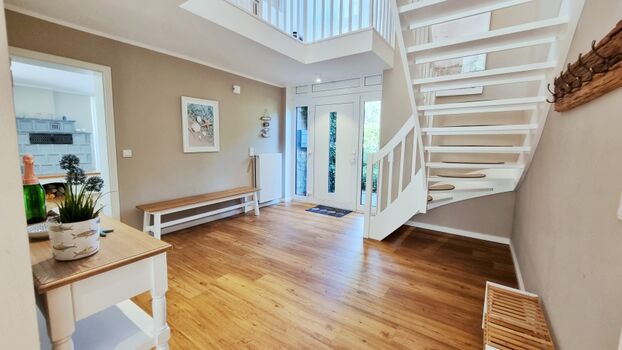 Flur mit Treppenaufgang