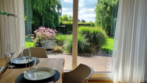 Blick in den grünen Garten