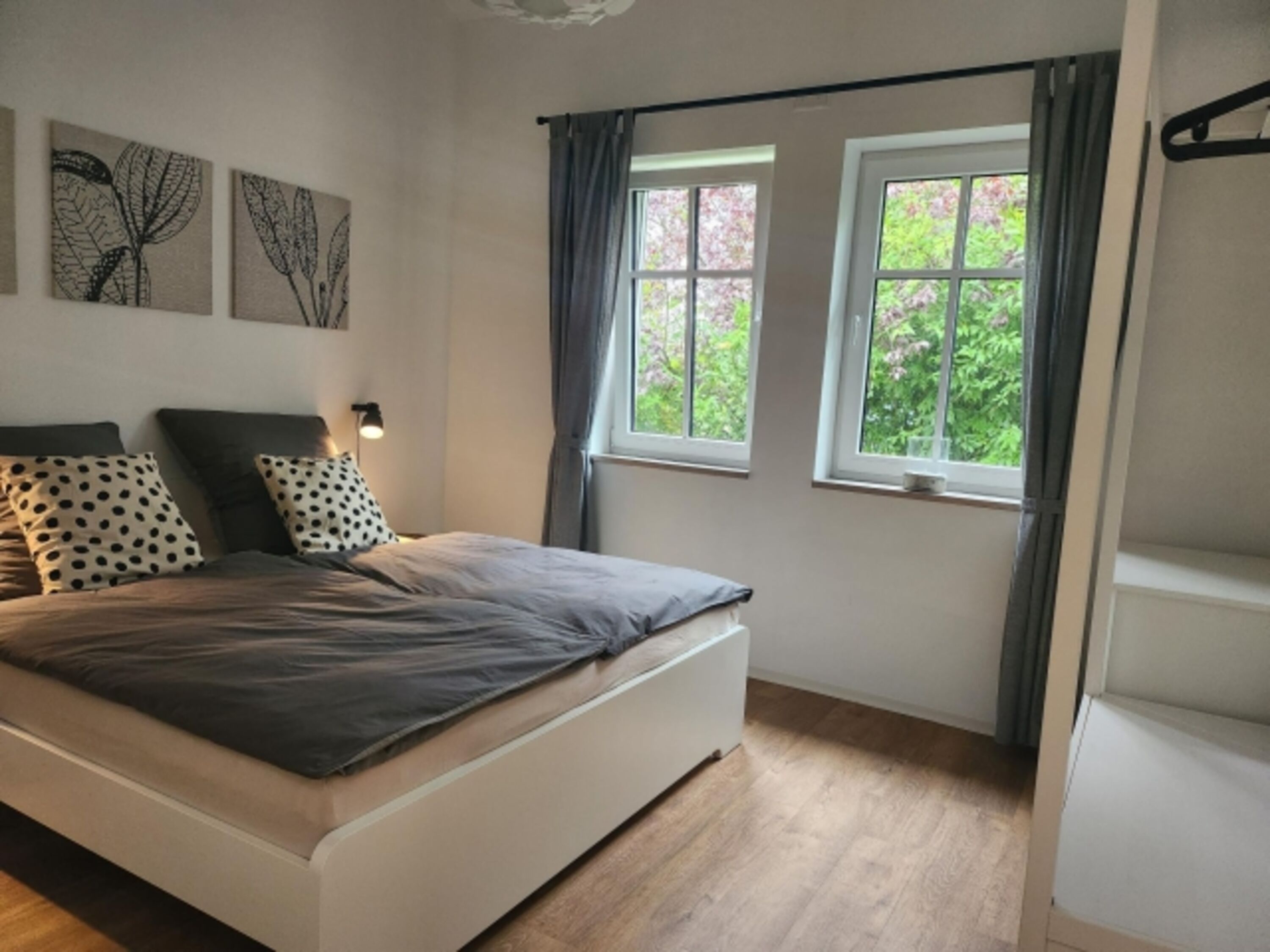 Schlafzimmer 1