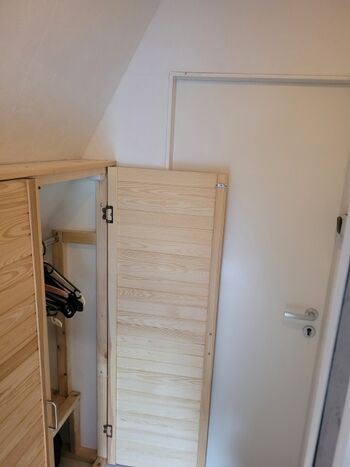 Einbauschrank vor dem Bad