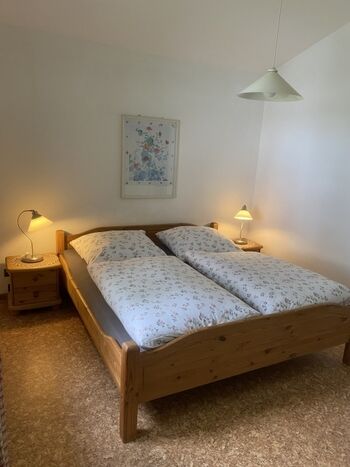 Schlafzimmer mit Doppelbett