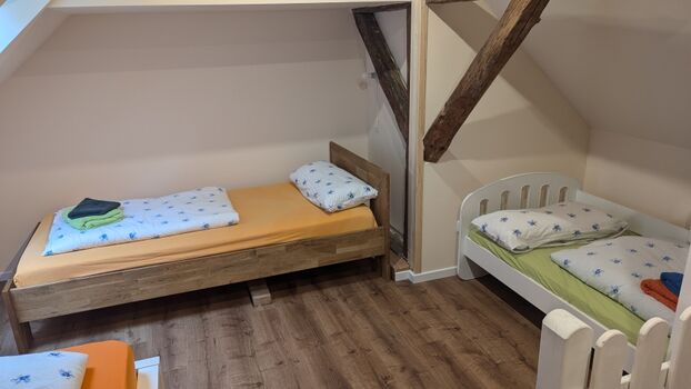 Schlafzimmer 2 OG Links