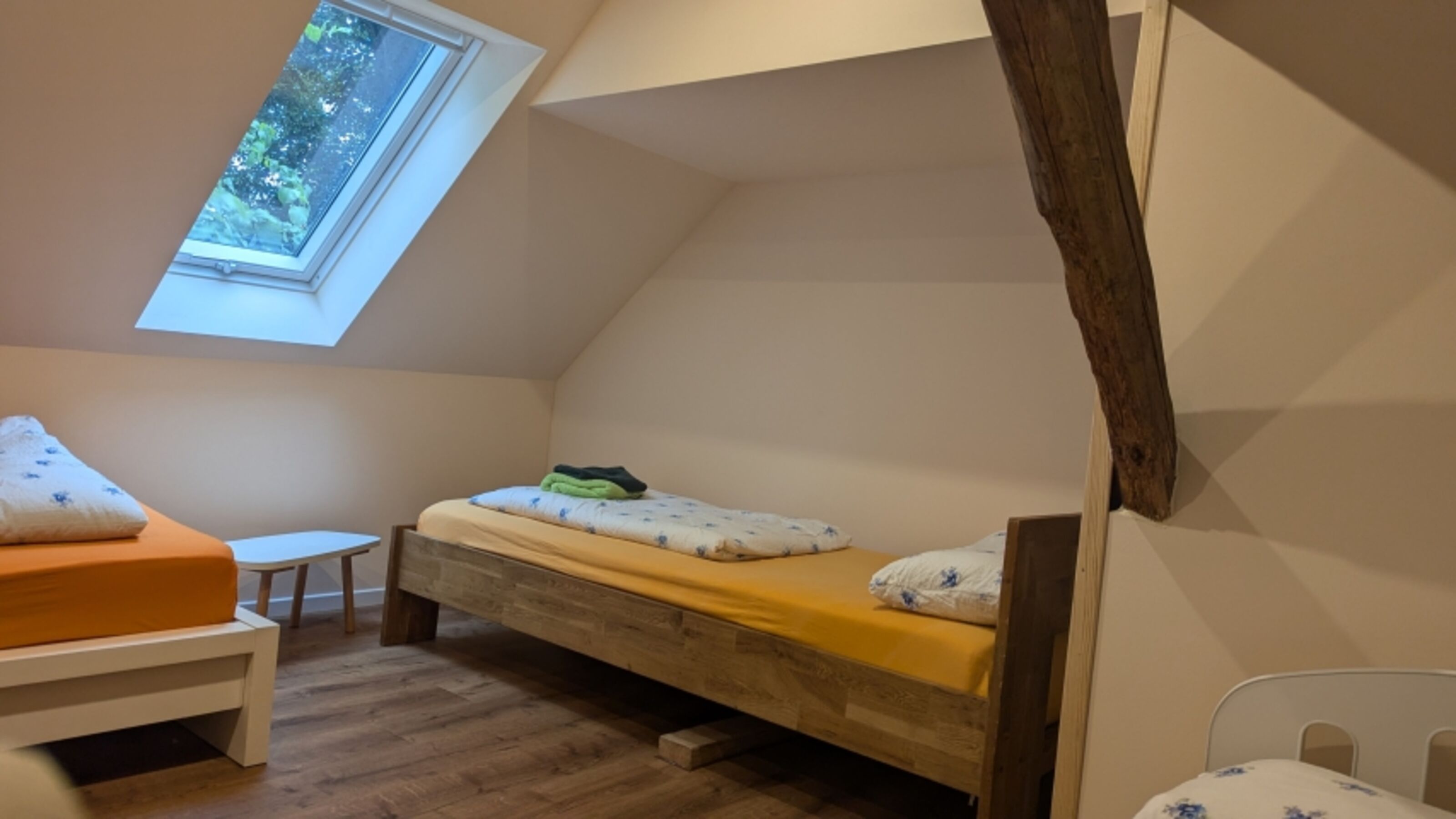 Schlafzimmer 2 OG Links