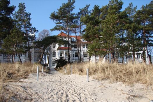 Strandaufgang 25, direkt vor der Villa Strandidyll
