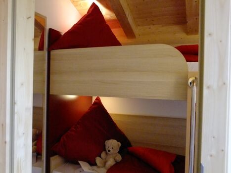 Schlafzimmer mit Hochbett 2x 120x200cm