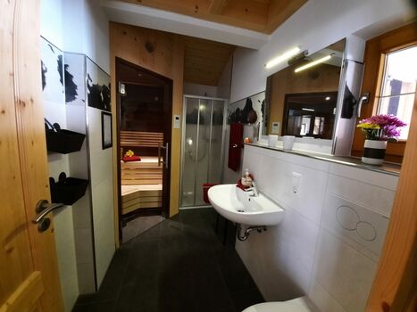 Bad Erdgeschsoss mit Sauna