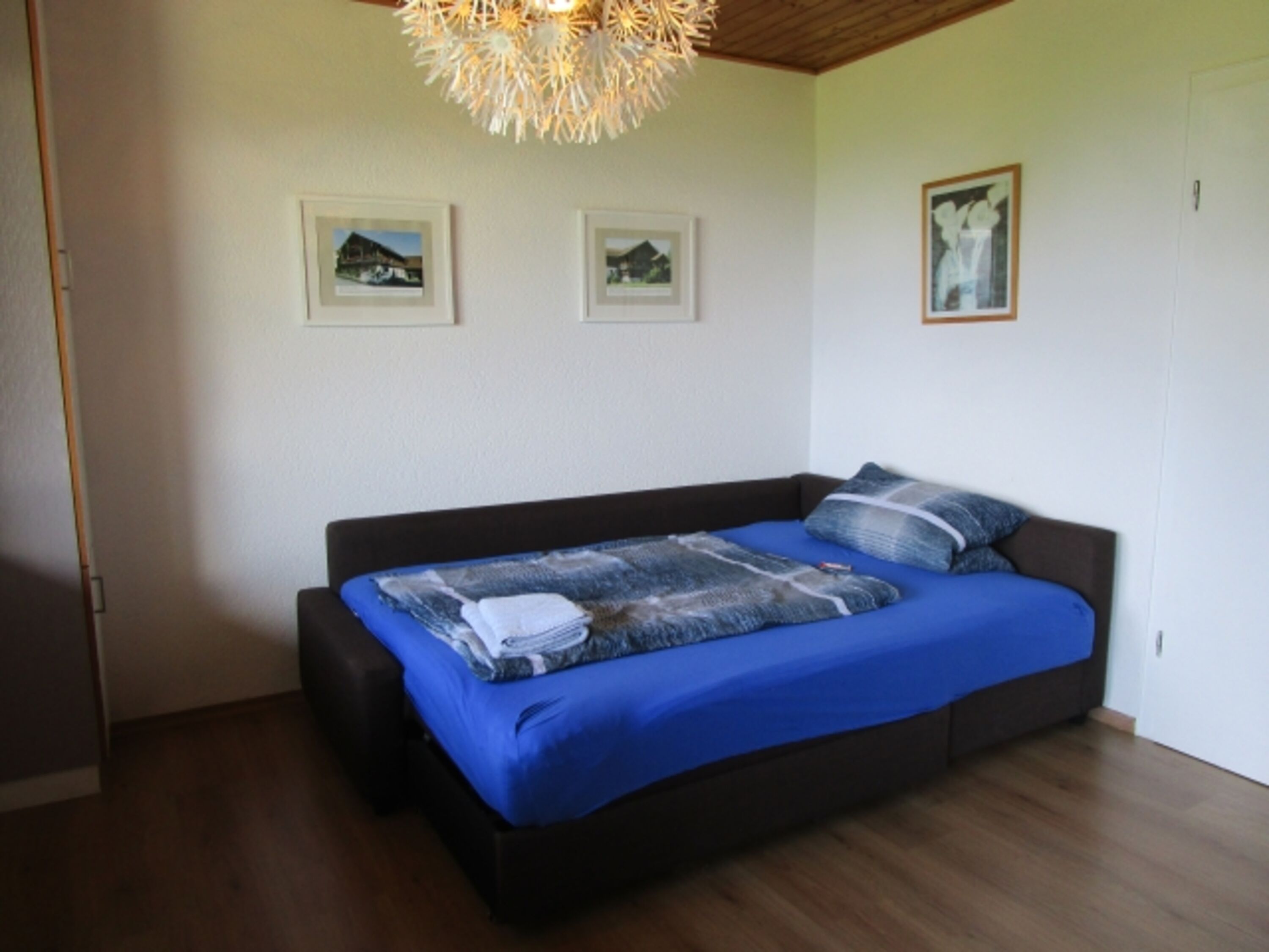 Schlafsofa (falls es 4 Personen sind)