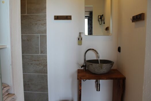 Zweites Bad mit Regendusche