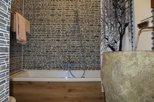 Badewanne mit Whirlpoolfunktion