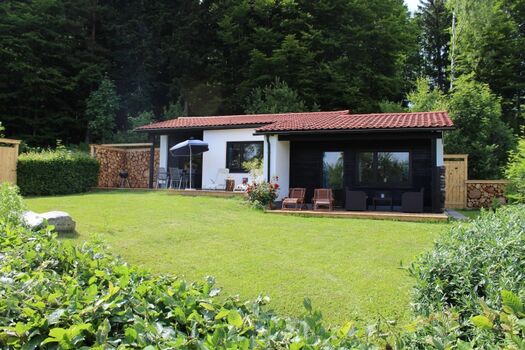 Großer eingezäunter Garten