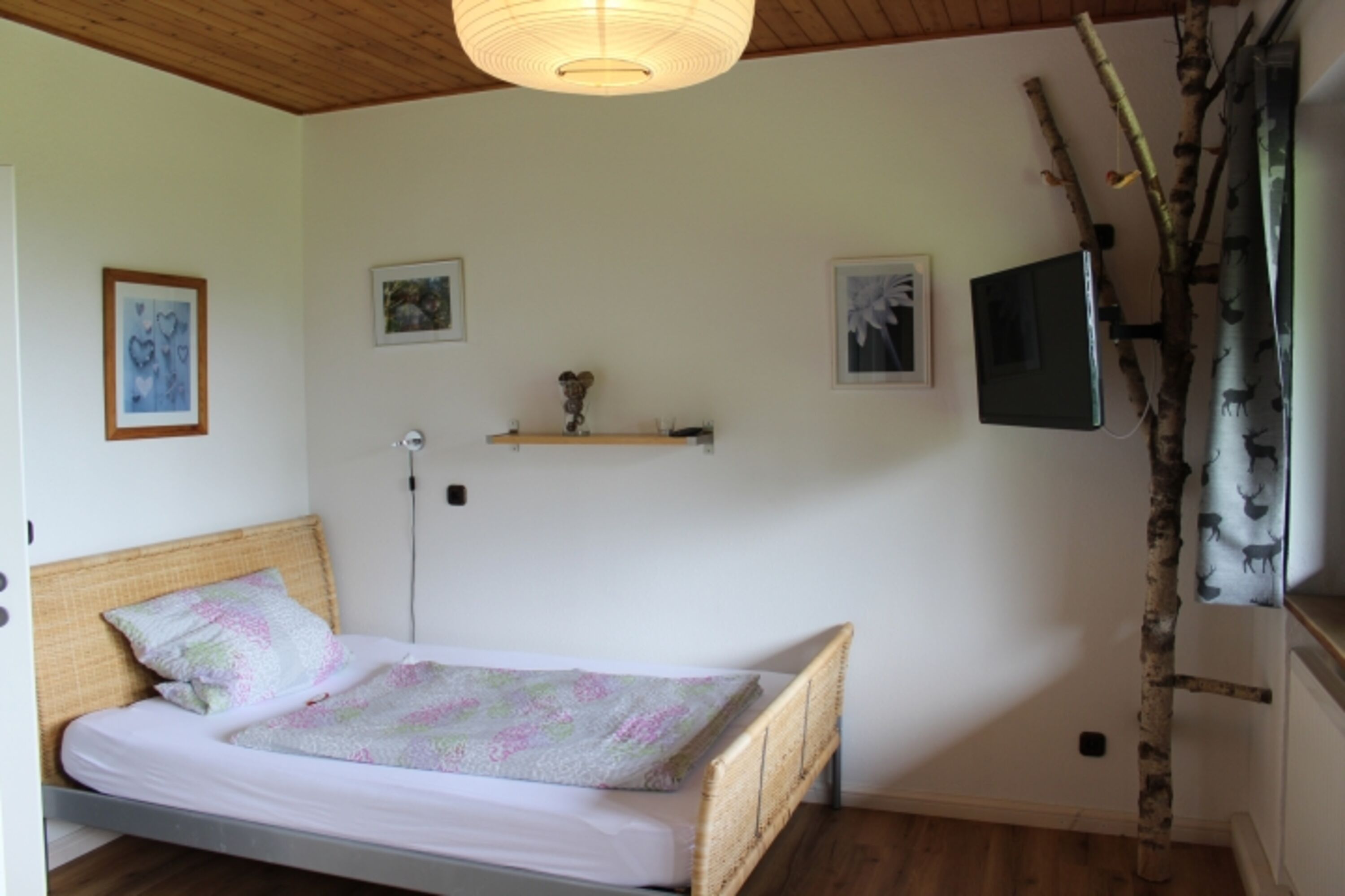 Zweites Schlafzimmer mit TV