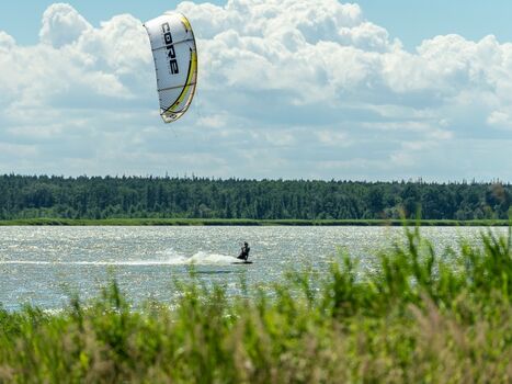 Kitesurfen auf dem Bodden