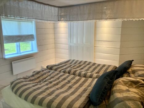 Schlafzimmer 2 mit 1,80 m x 2,00 m Boxspringbett