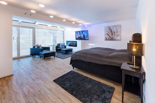 Großes Schlafzimmer (34m²)