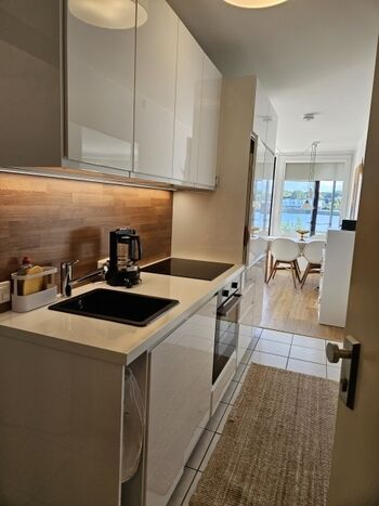 Von der Haustür direkt auf den See blicken