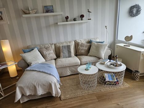 Der Wohnraum mit tollem Blick auf den Binnensee