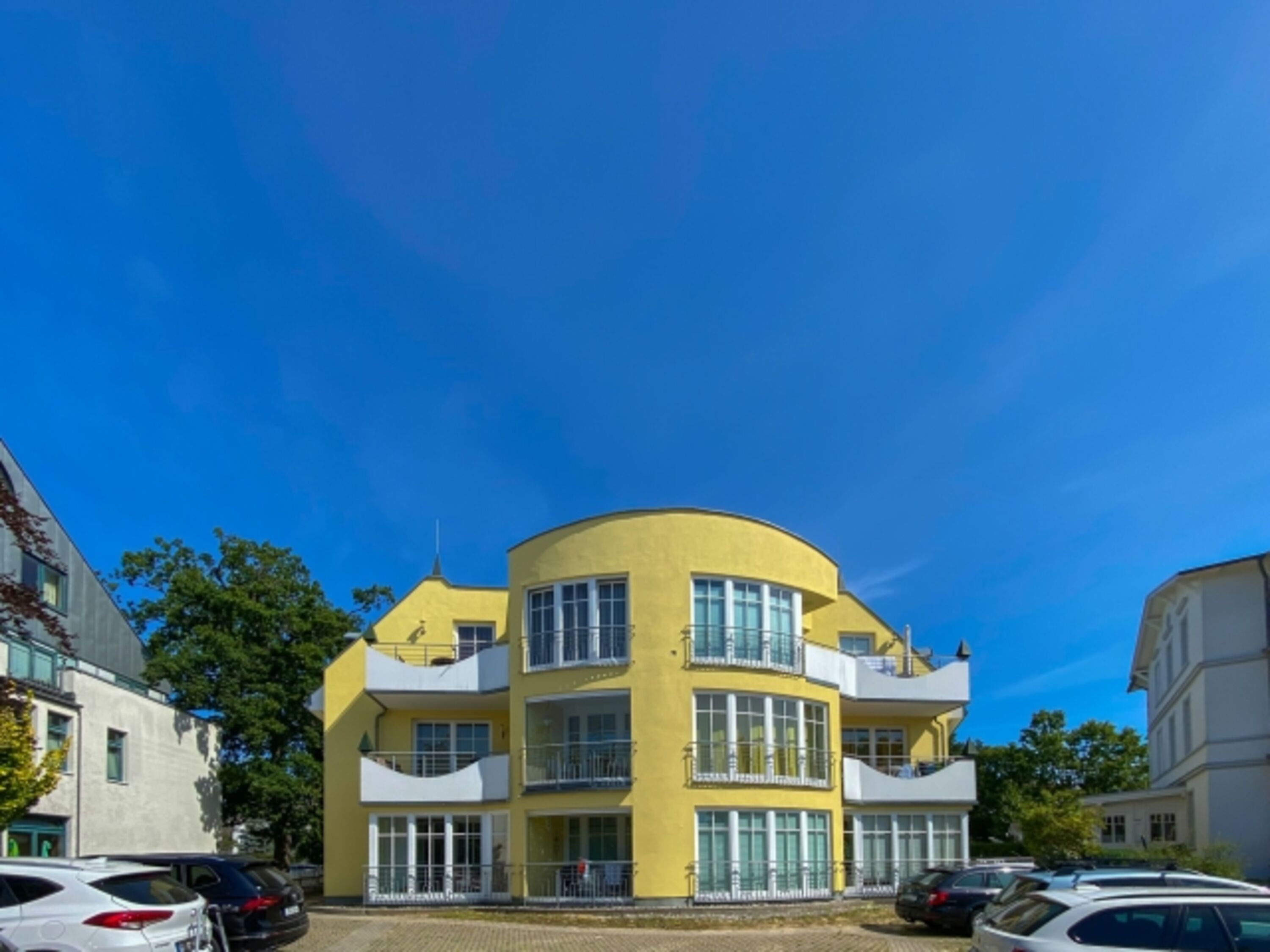 Villa Vogelsang vom Parkplatz aus