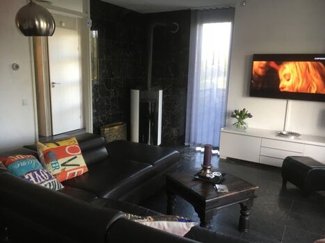 Wohnzimmer mit Kachelofen