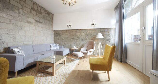 Wohnzimmer mit Kamin