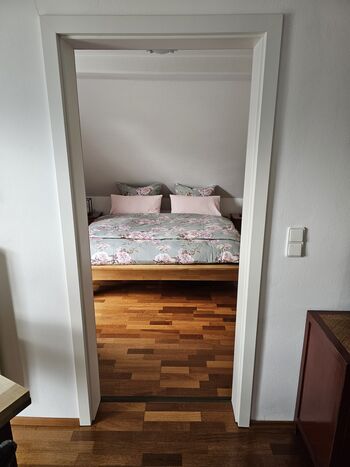 Blick vom Flur ins Schlafzimmer 1. OG