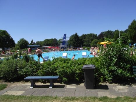 Freibad im Sommer