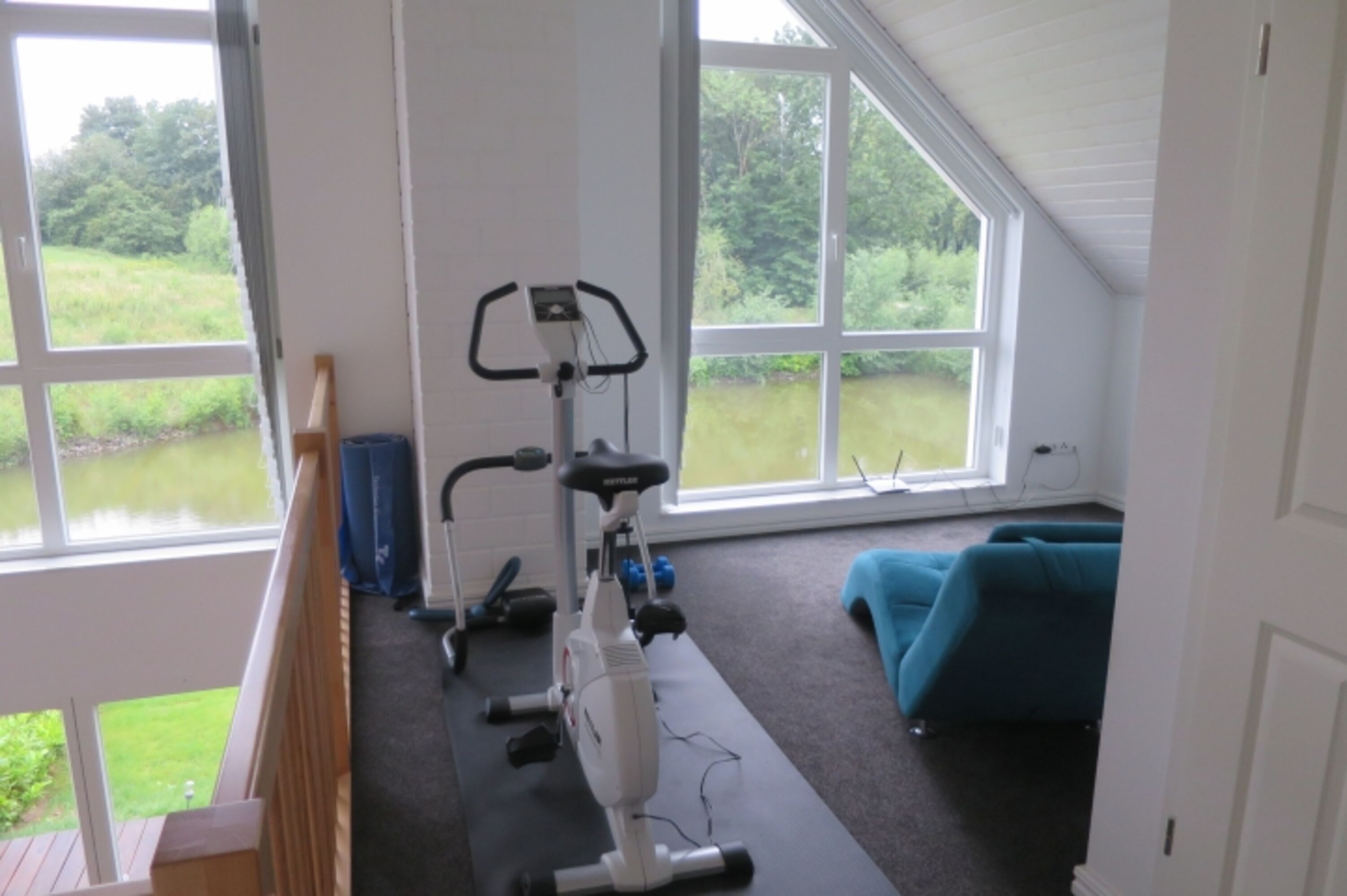 OG: Galerie mit Fitness- und Relaxecke