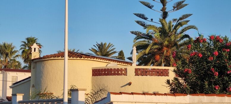 Sicht auf das Haus mit Dachterrasse