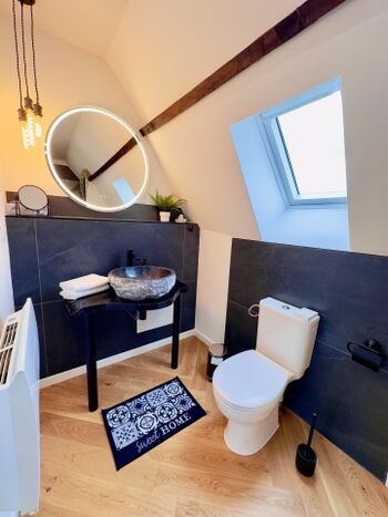 Bad mit Dusche im OG von La Benoiterie