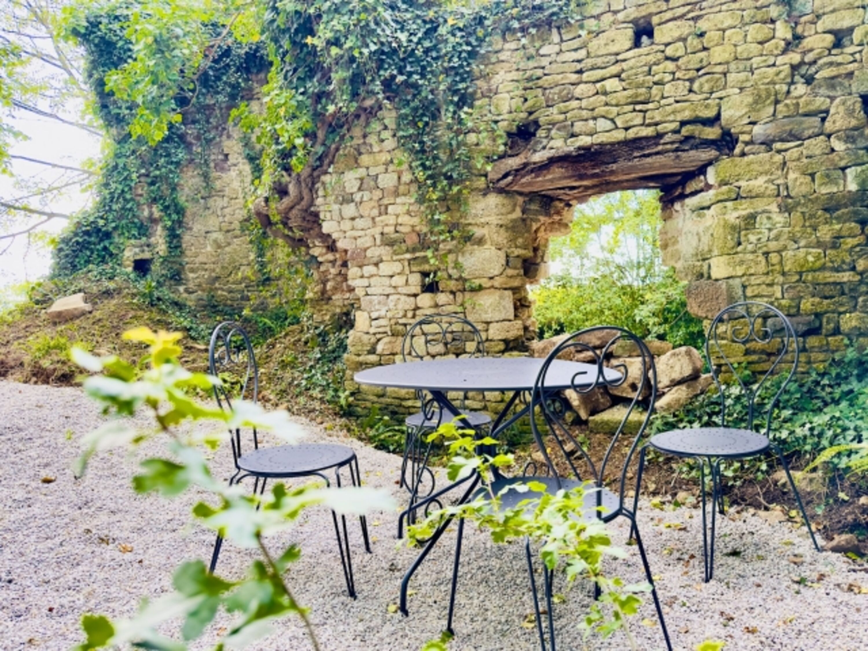 Sitzplatz neben der Ruine