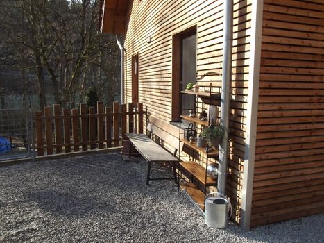 Sitzplatz vor dem Gästehaus 