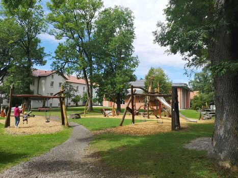 Großer Kinderspielplatz im Kurpark (700 m vom Haus entfernt)