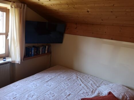Kleines Doppelbett-Schlafzimmer 1,60 m x 2,00 m großes Bett