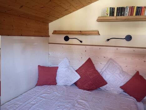 Kleines Doppelbett-Schlafzimmer 1,60 m x 2,00 m großes Bett