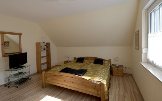 Schlafzimmer 1 (OG)