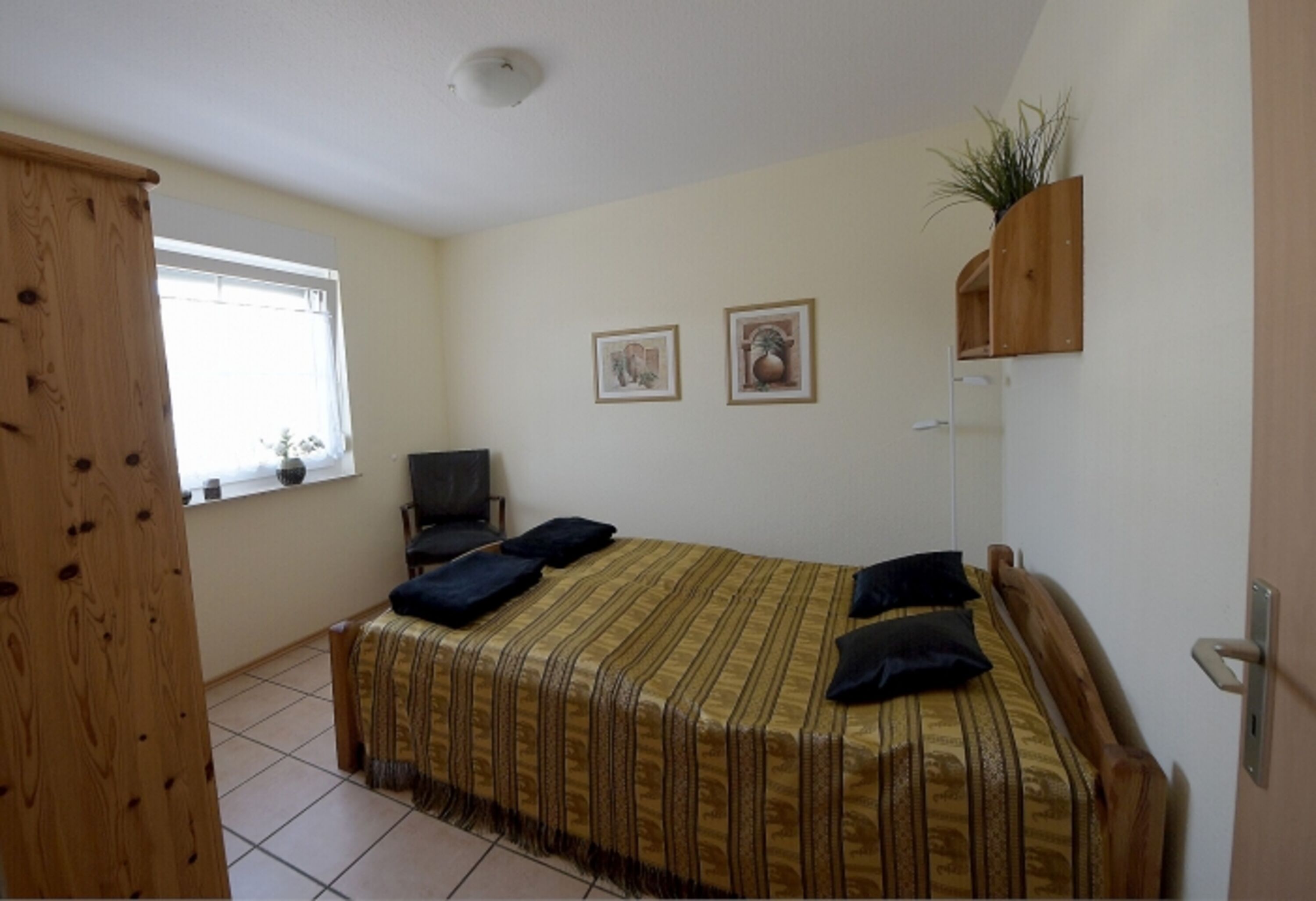 Schlafzimmer 3 (EG)