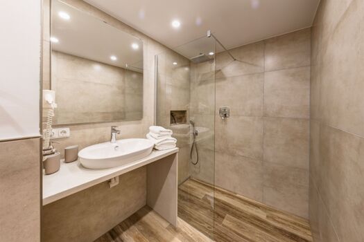 Bad mit Walk-in-Dusche