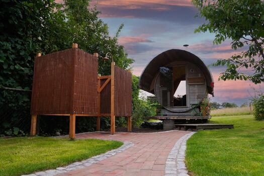 Aussensauna mit Aussendusche