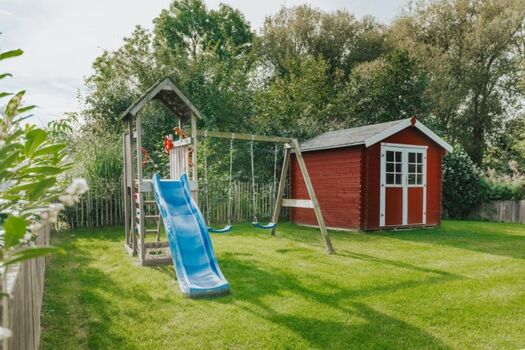 Spielturm und Gartenhaus