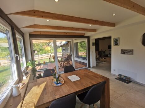 Wintergarten mit Essbereich