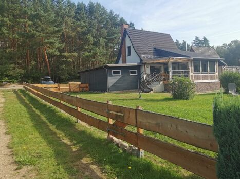 Blick auf das Haus und Garten