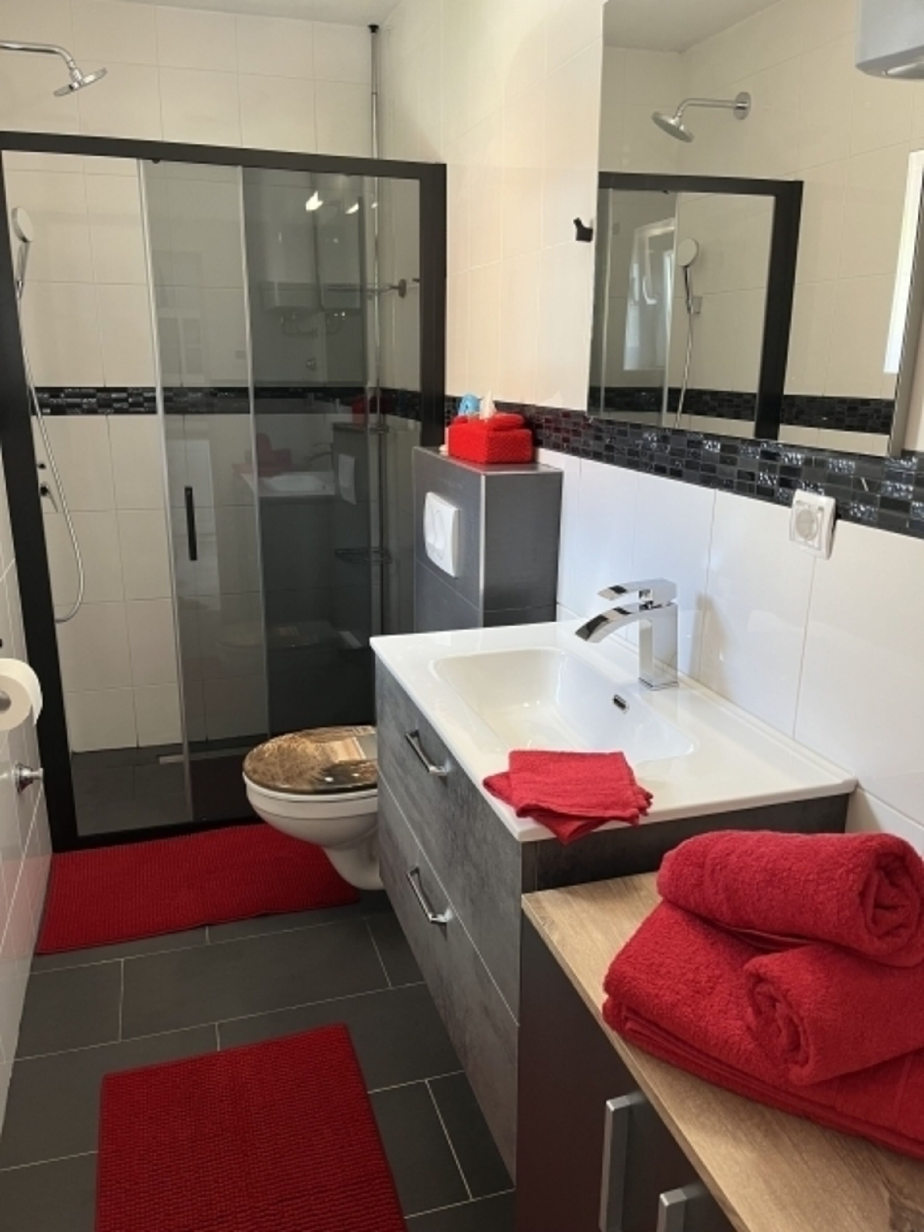 modernes Badezimmer