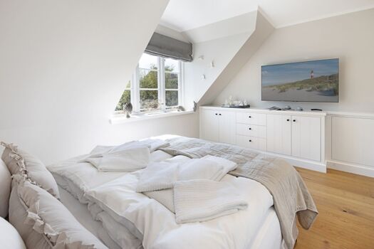 Schlafzimmer eins im ersten OG