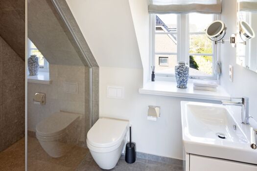 Badezimmer eins im ersten OG