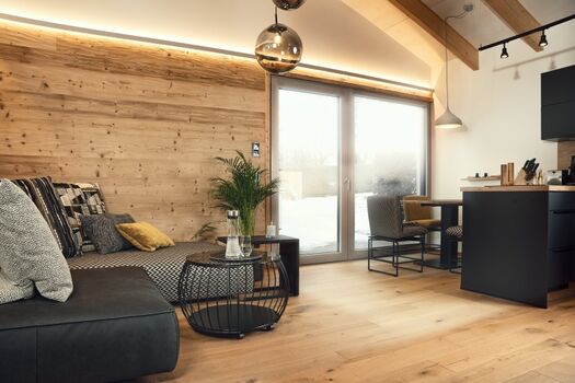 Wohnzimmer mit Kamin