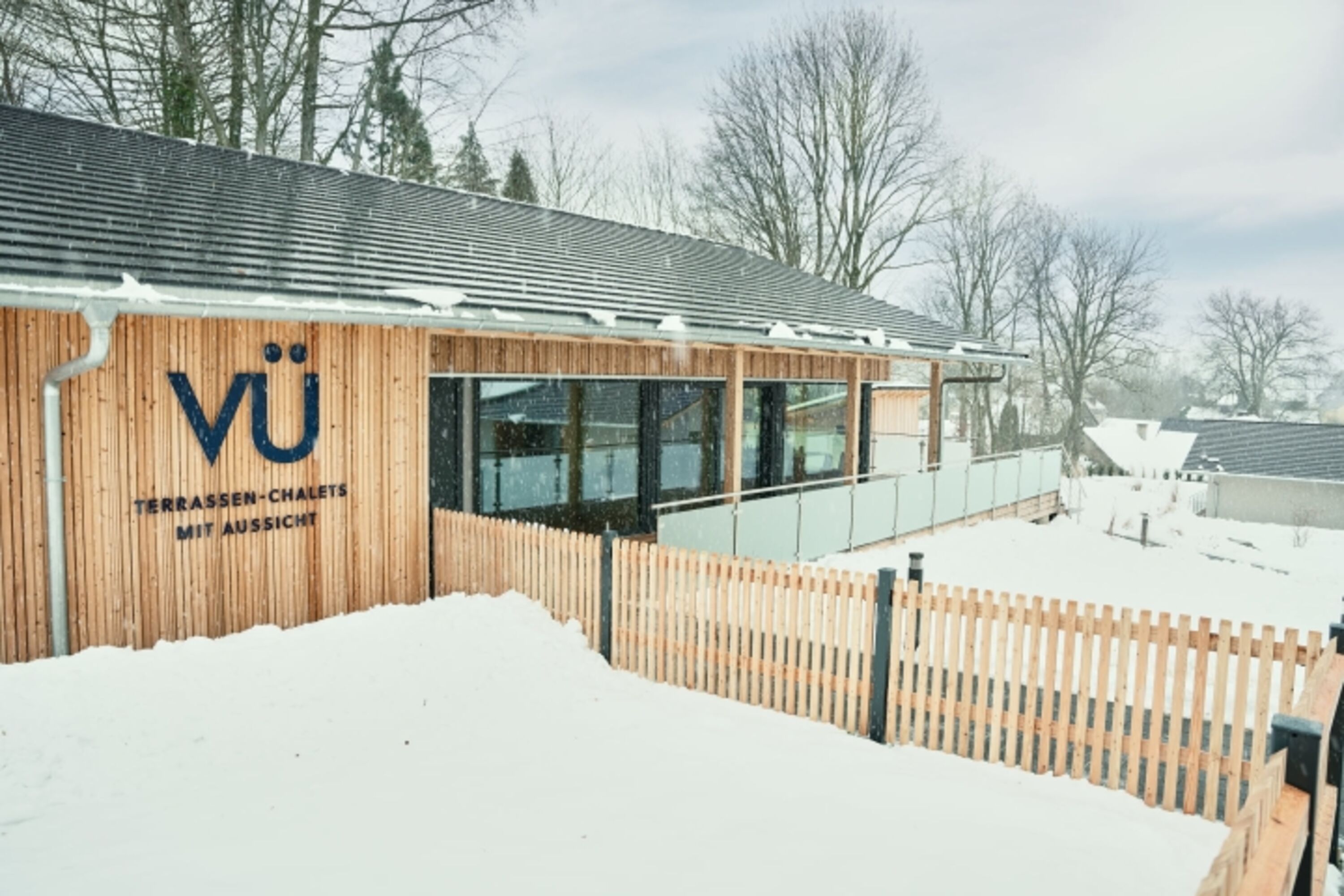 Geländeansicht mit RendezVÜ – Chalet Lounge